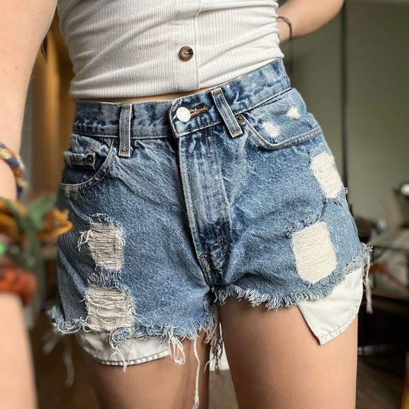 Vintage Levi’s 505 denim shorts - Picture 2 of 8